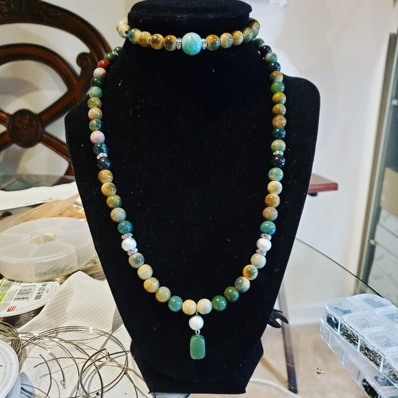 Hand made jewelry and table setting - Picture 2 of 8